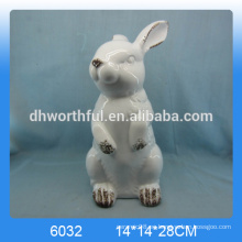 2016 nuevo conejo de pie de cerámica del hotsale de la llegada, estatuilla de cerámica del conejo, estatua de cerámica del conejo